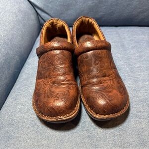 b.o.c. Women’s Embossed Leather Footwear size 7.5